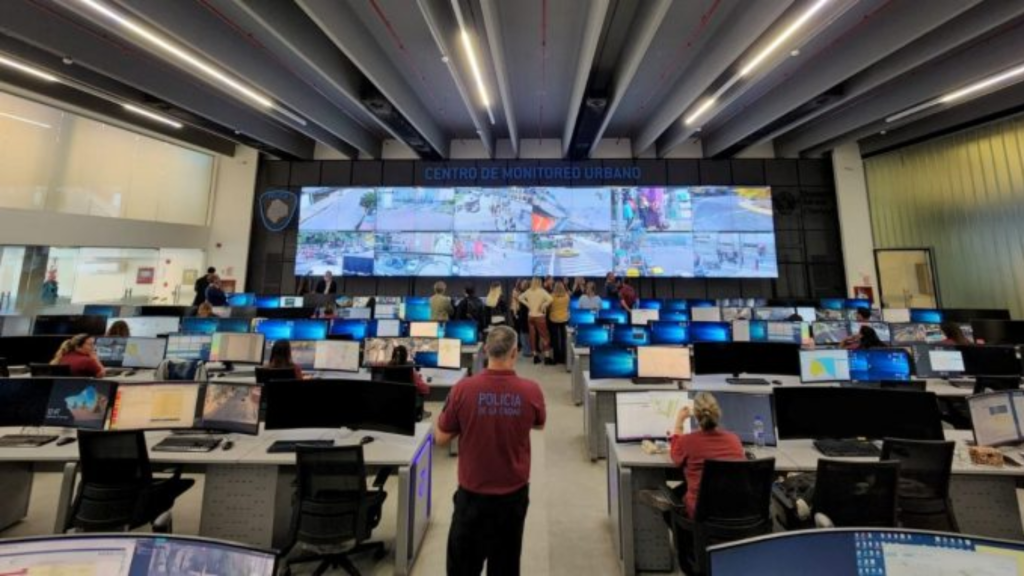 Ojos inteligentes: cómo la IA en el «edge» está transformando la seguridad urbana en Argentina